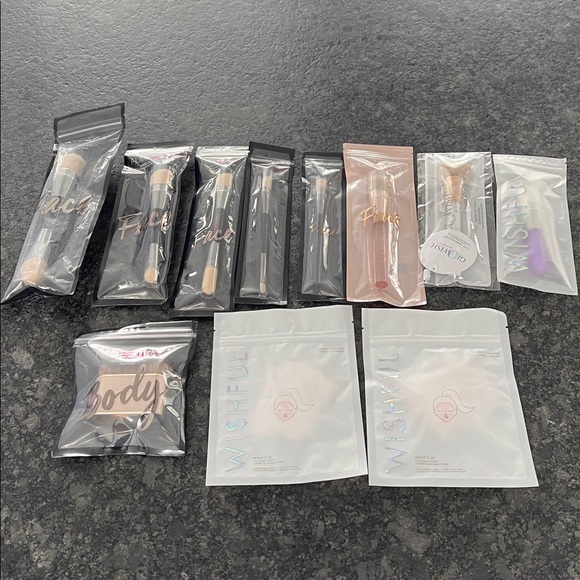 Huda Beauty Face Build & Buff Foundation Brush, dual ended brush - Picture 6 of 6